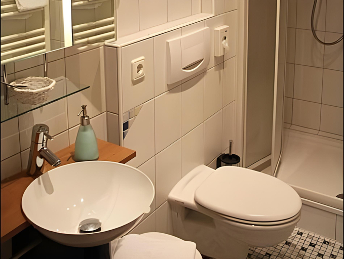 Bathroom 4, Insel-Hotel-Lindau, Lindau (Bodensee)