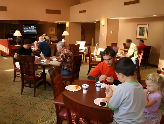 Food & Drinks 4, Hampton Inn & Suites Berkshires-Lenox, Berkshire