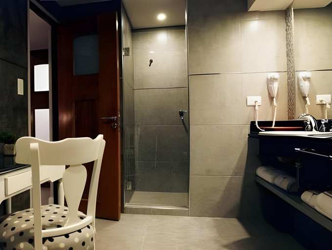 Bathroom 4, Turismo Hotel Casino, Capital