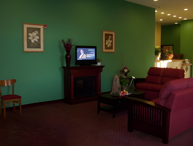 Public Area 2, Mackinaw Beach & Bay Inn & Suites, Cheboygan