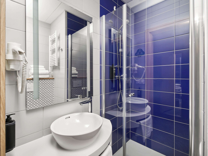Bathroom 4, ibis Styles Boleslawiec, Bolesławiec