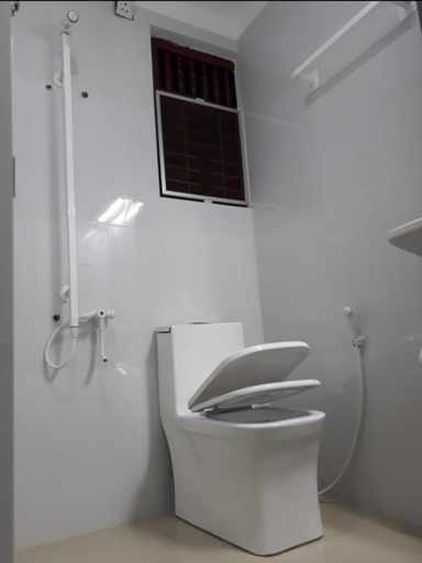 Bathroom 2, Brinthavanam Days Inn, Nallur