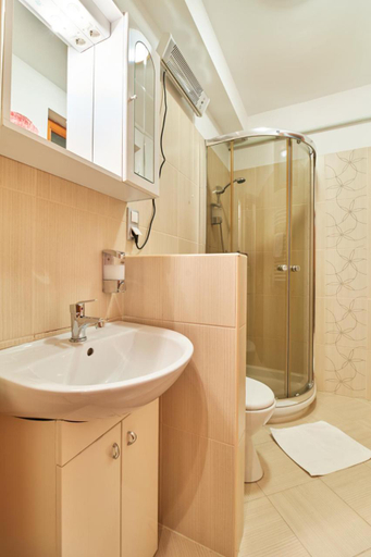 Bathroom 1, Oazis Apartmanok, Mórahalm
