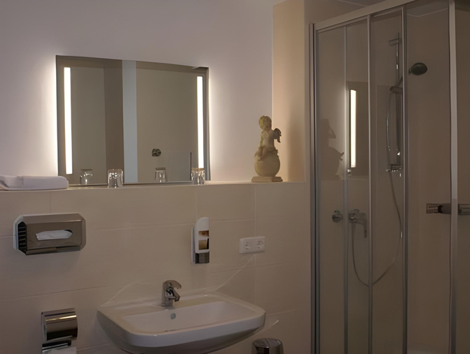 Bathroom 2, Gundl Alm, Miesbach