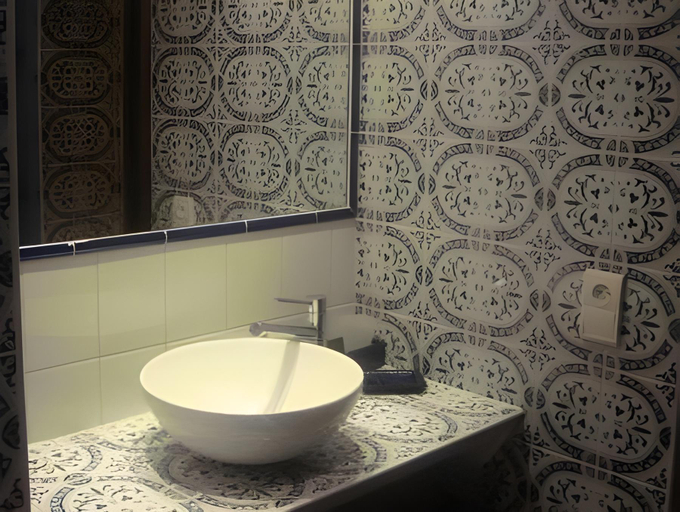Bathroom, La Demeure des Tilleuls, Hauts-de-Seine