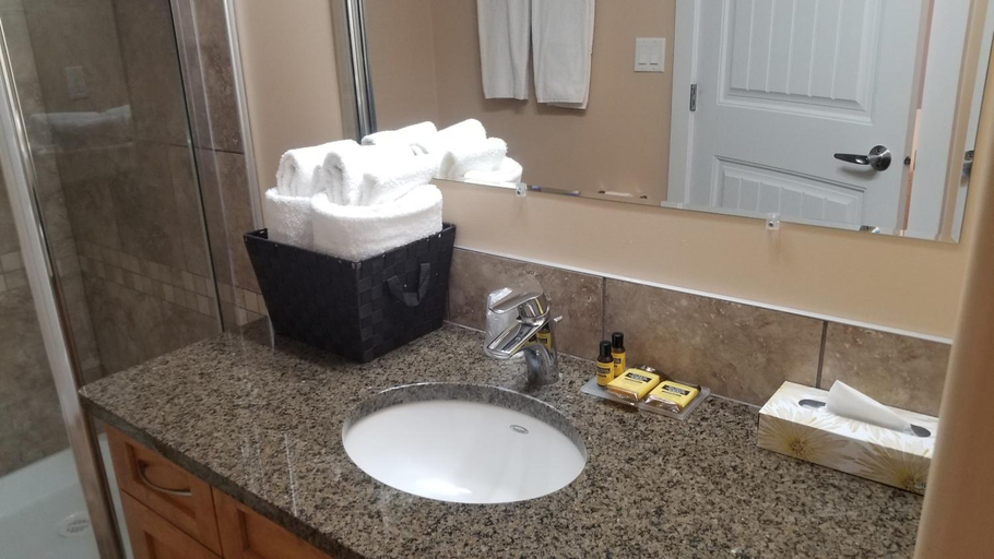 Bathroom 3, Sandy Beach Suites, Okanagan-Similkameen