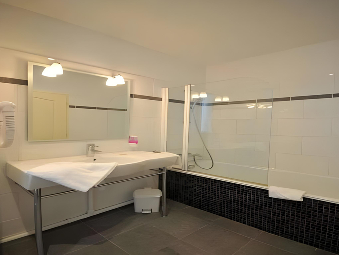 Bathroom 4, Hotel Bleu de Mer, Gironde