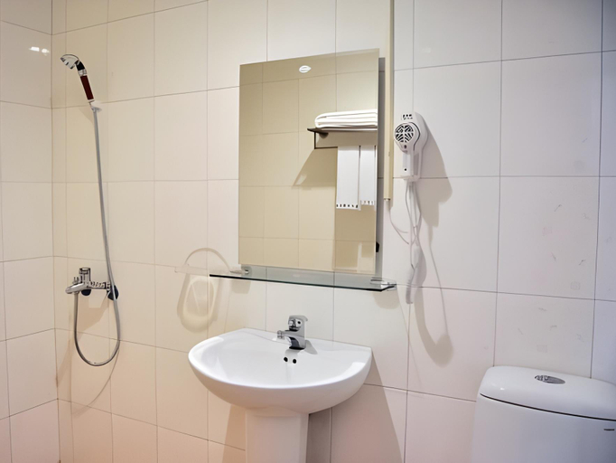 Bathroom 2, Lazy House Hostel, Pingtung