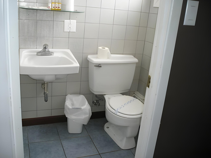 Bathroom 4, Motel Le Victo, Arthabaska