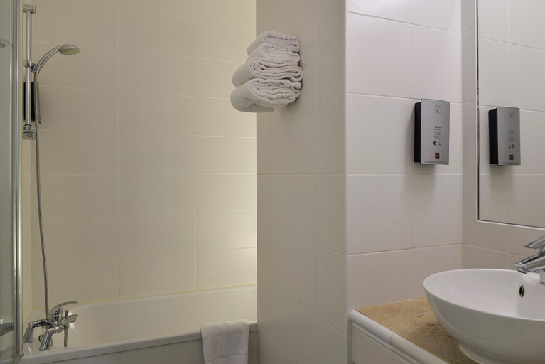 Bathroom 4