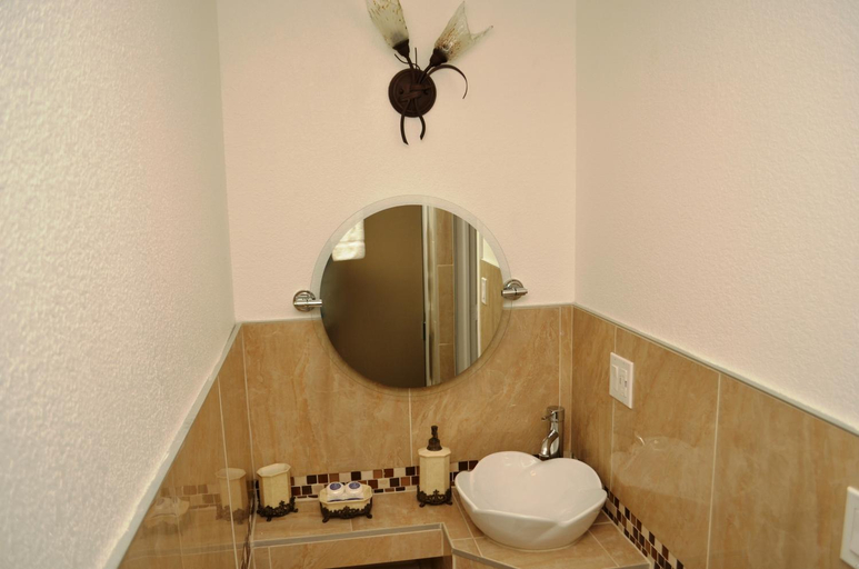 Bathroom 2, Motel Ritz, Communauté-Urbaine-de-l'Outaouais