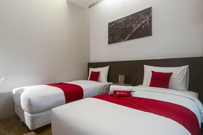 Bedroom 3, RedDoorz Plus near Gandaria City Mall 2, South Jakarta