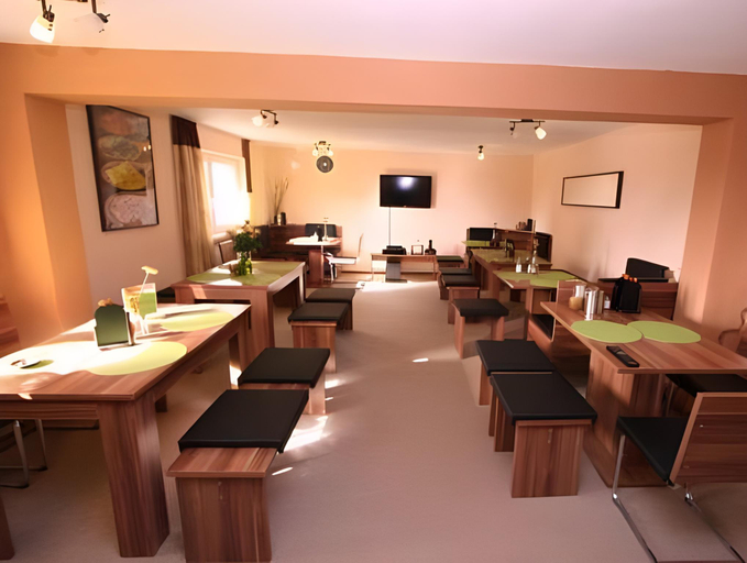 Food & Drinks 5, Pension Elan, Regen