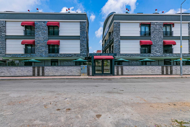 Exterior & Views