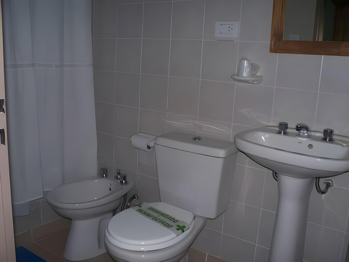 Bathroom 3, El Alamo, Lago Argentino