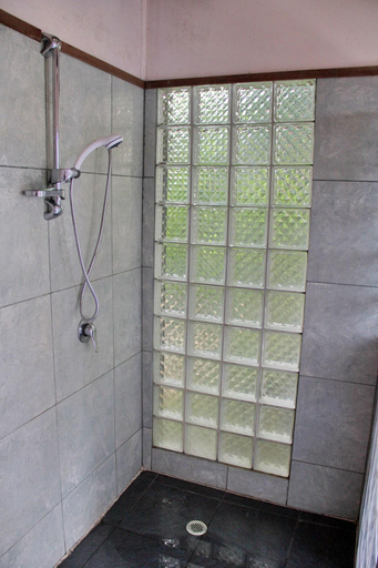 Bathroom 5, Maravu Plantation Beach Resort Spa, Cakaudrove
