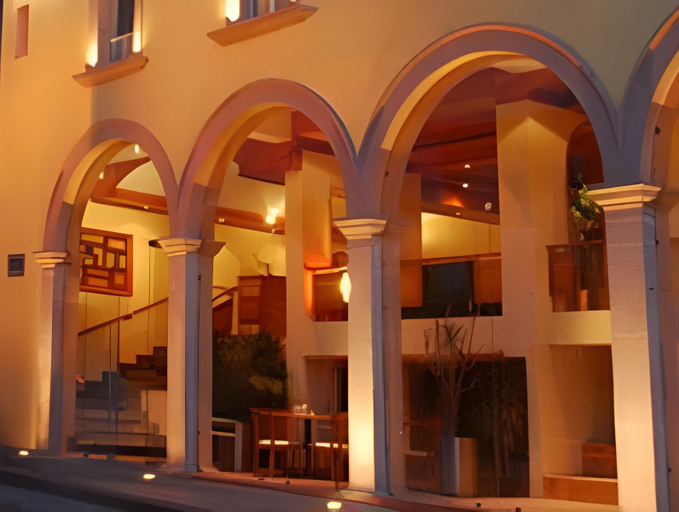 Exterior & Views