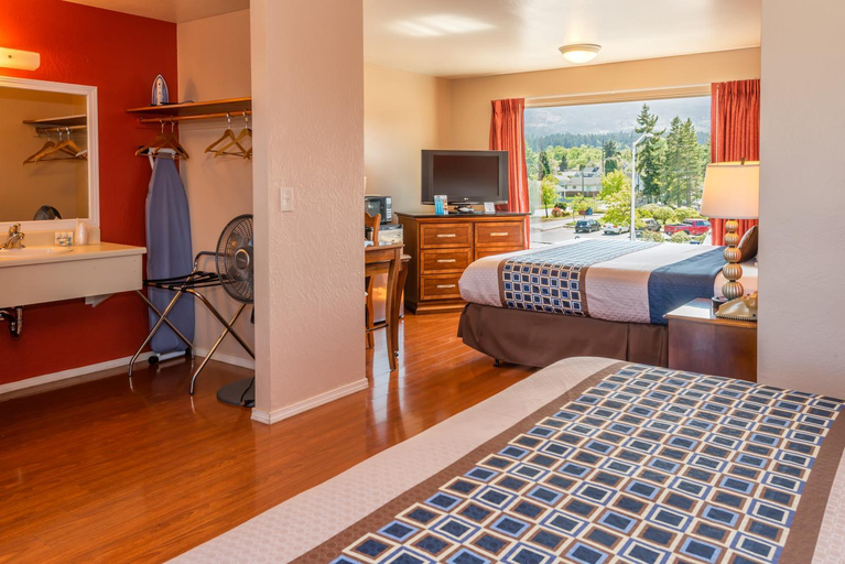 Bedroom 3, Flagstone Motel, Clallam