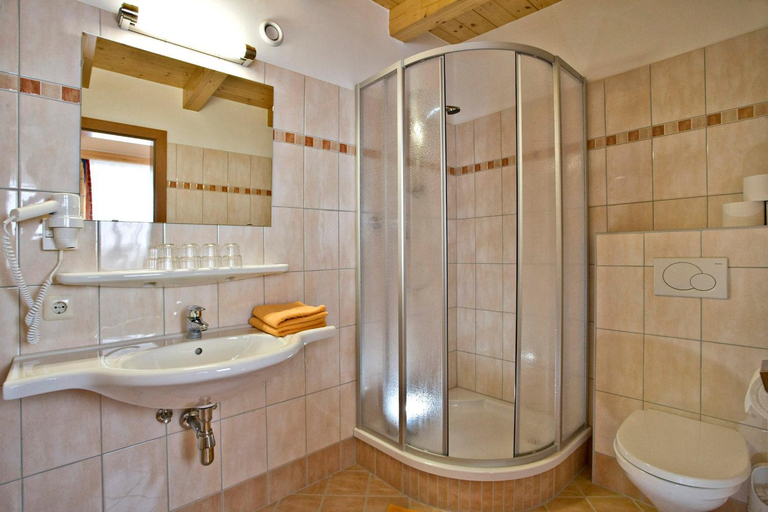 Bathroom 3, Hotel Talblick, Zell am See