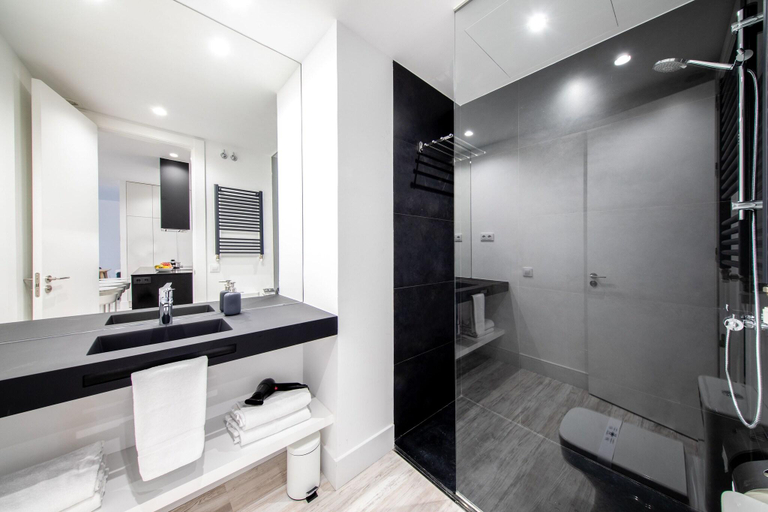 Bathroom 5, Gran Via Suites, Madrid