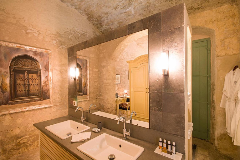 Bathroom 4, The Old Markets, South Aegean