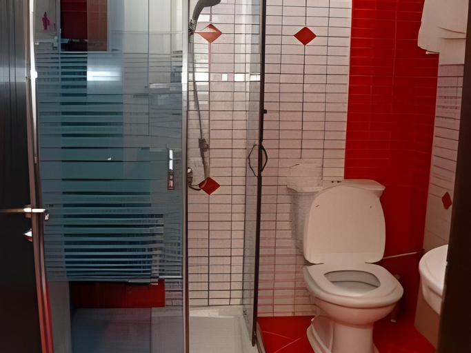 Bathroom 5, Regina Blu, Vlorës
