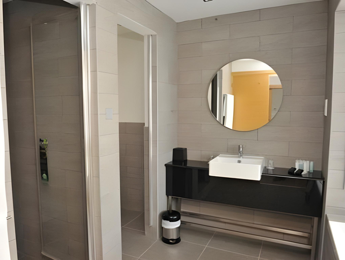 Bathroom 4, E-Hotel Larnaca Resort & Spa, Larnaca