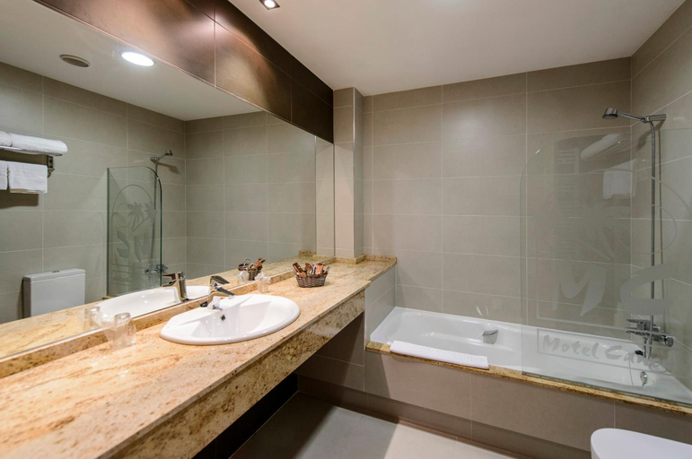 Bathroom 5, Motel Cancun Aviles, Asturias
