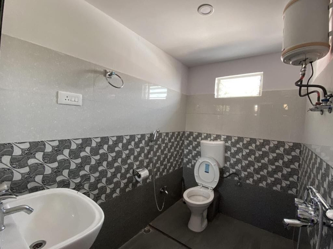 Bathroom 3, HOTEL ARMS, Darjiling