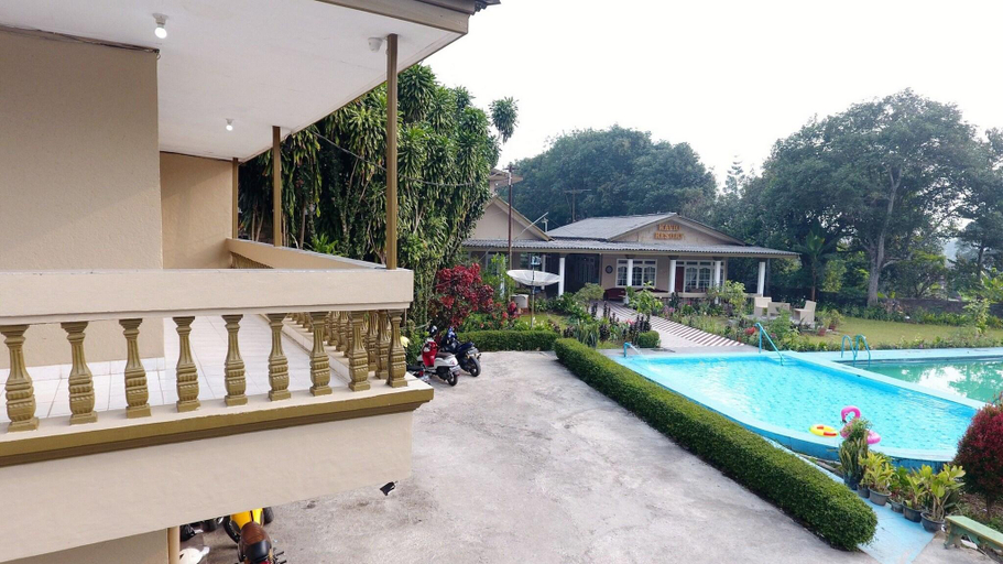 Exterior & Views 2, Formerly Residences by RedDoorz near Taman Safari, Bogor