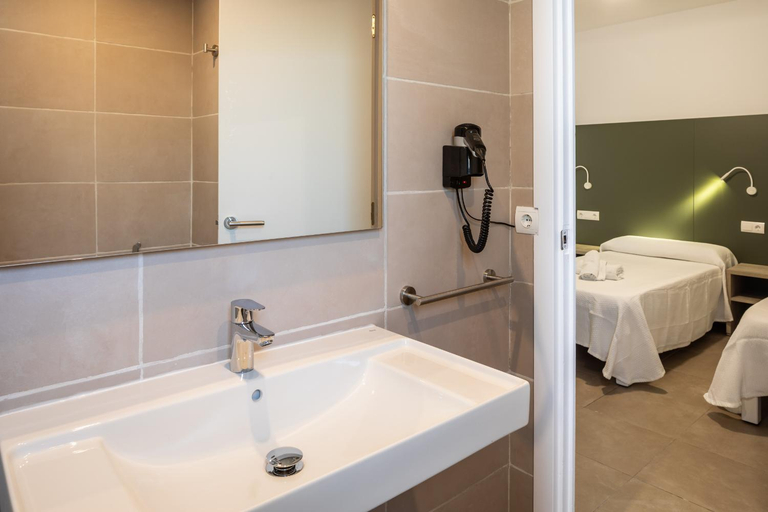 Bathroom 5, Hostal Alicante San Antonio, Baleares