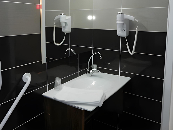 Bathroom 3, Albizia Hotel, Dordogne