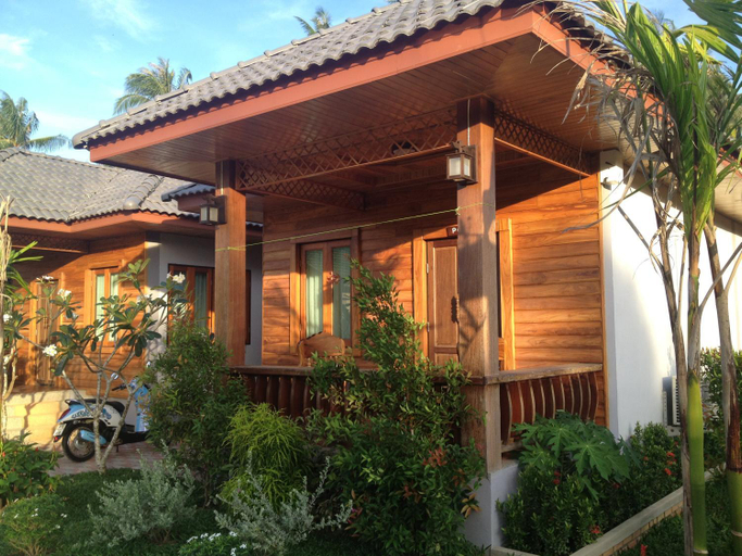 Exterior 5
