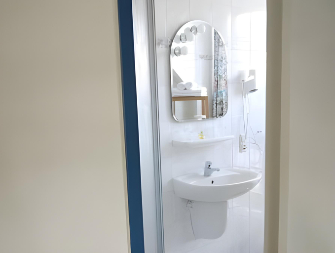 Bathroom 4, Hotel Friesische Wehde, Friesland