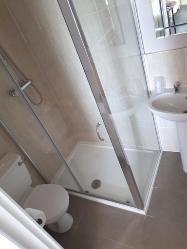 Bathroom 3, Anglesey Hotel, Hampshire