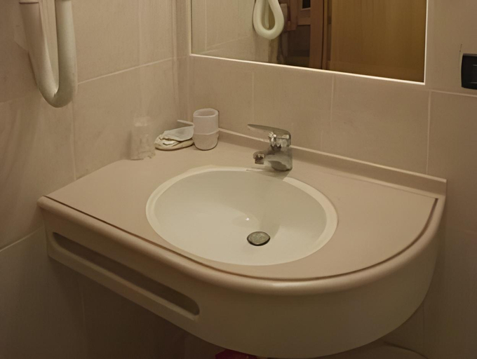 Bathroom 4, Hotel De Fronz, Trento