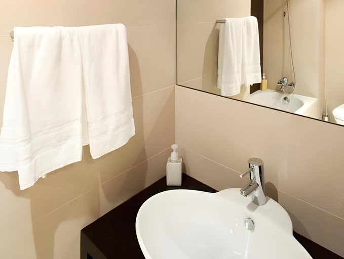 Bathroom 4, The Lisbonaire Apartments, Lisbon