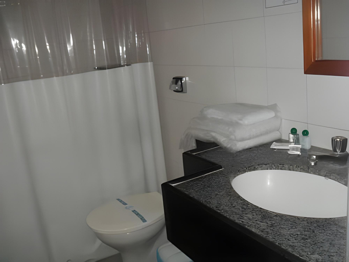 Bathroom 3, Hotel Amarracao, Luís Correia
