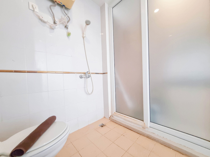 Bathroom 4, Best Deal Studio Apartment At Vivo Yogyakarta, Sleman