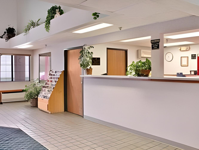 Public Area 2, Super 8 by Wyndham Plymouth, Marshall