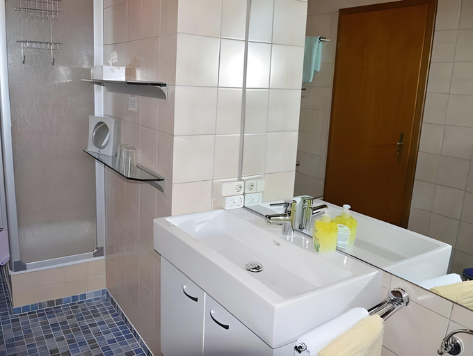 Bathroom 2, Tom's Hus Heiligenhafen, Ostholstein