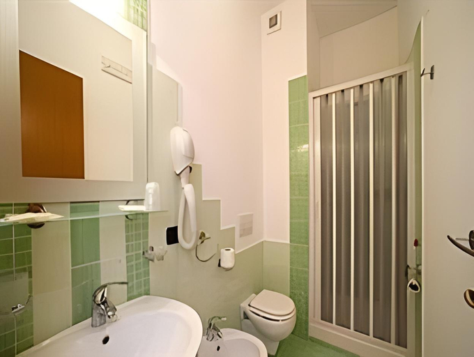 Bathroom 4, Casa Pendola, Napoli