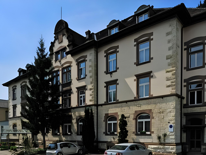 Exterior & Views