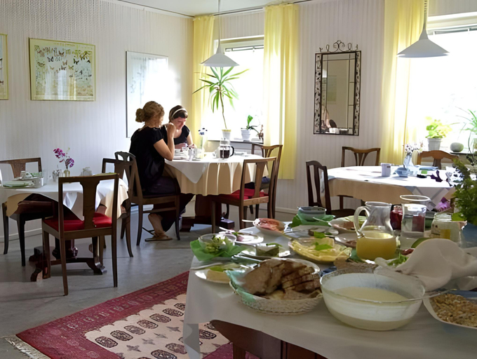 Food & Drinks 4, Bed and books pa Osterlen, Ystad