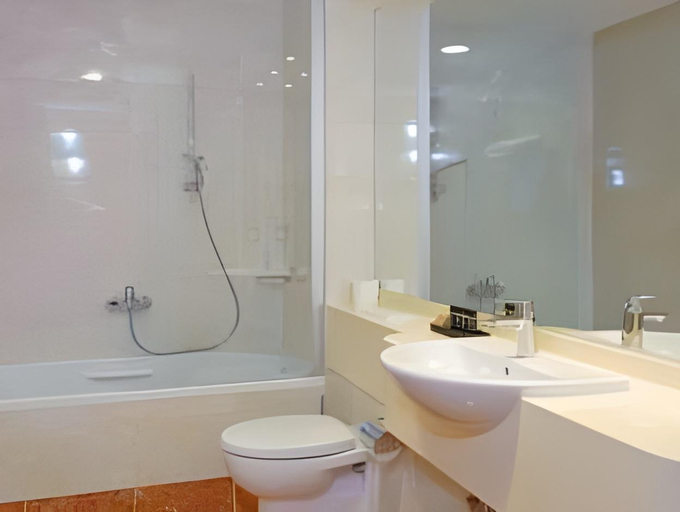 Bathroom 5, Hotel Saudade, Gradac