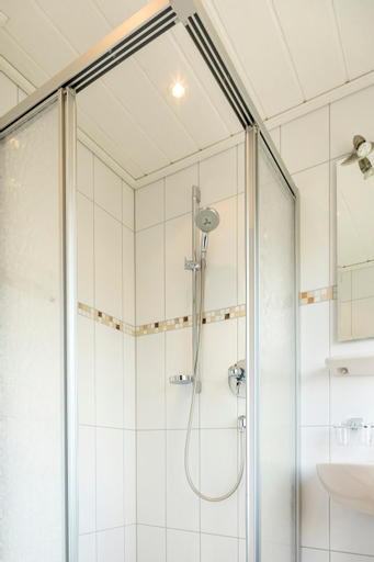 Bathroom 11