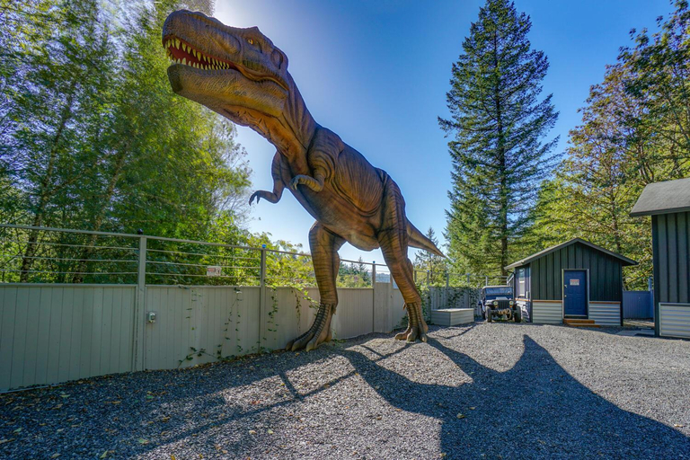Epic Dinosaur Adventure - Themed 4BR Home with Hot Tub & Scenic Views, Skamania