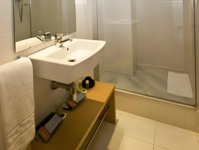 Bathroom 3, Casp 74 Apartments, Barcelona