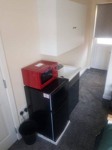 Others 2, Self contained room, en-suite with separate lockable front door, located in an exclusive area, Sandwell