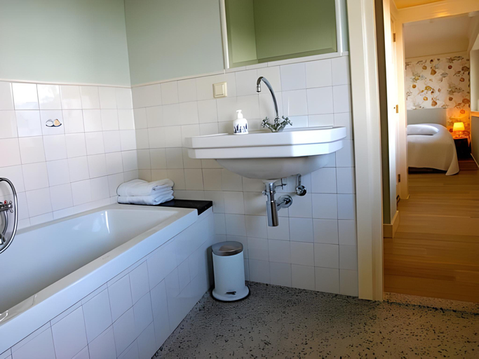 Bathroom 3, Villa Nieuwland B&B, Wieringen